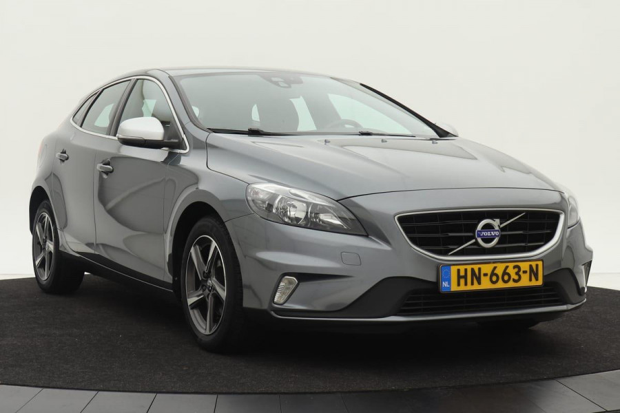 Volvo V40 2.0 D2 R-Design | Navigatie | Leder/alcantara | Climate control Stoelverwarming