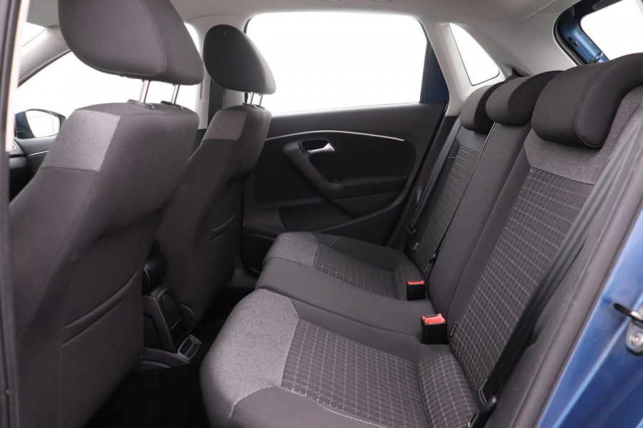 Volkswagen Polo 1.2 TSI Comfortline 5-deurs | Dealer onderhouden | Executive pakket | Airco | Cruise control