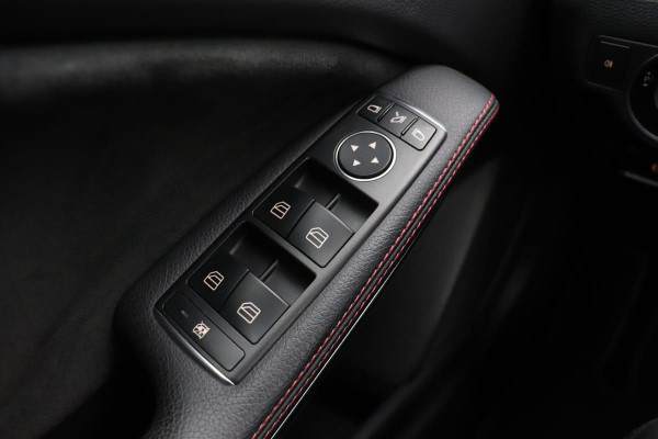 Mercedes-Benz A-Klasse 180d Ambition | AMG Line | Panoramadak | Full-LED | Navigatie | Keyless | Stoelverwarming