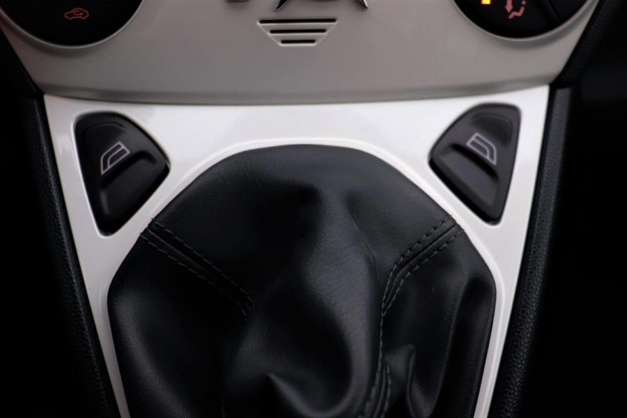 Ford Ka 1.2 Titanium X | Dealer onderhouden | Climate control | Stoelverwarming | Bluetooth | Parkeersensoren