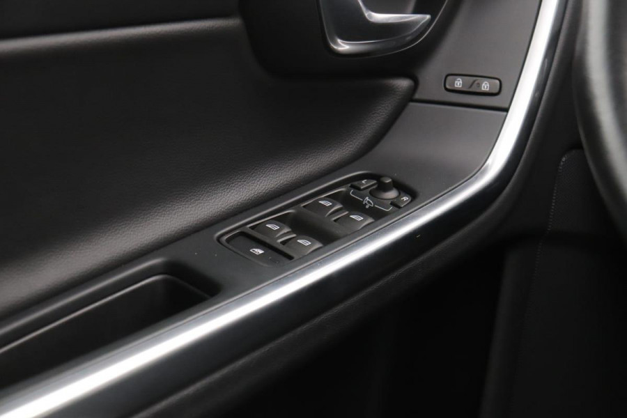 Volvo V60 2.4 D6 Plug In Summum *Excl. BTW* | 1e eigenaar | Xenon | Volleder | Navigatie | Memory