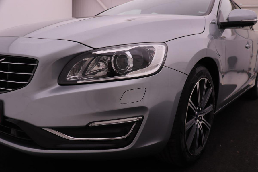 Volvo V60 2.4 D5 Plug-In Special Edition *Excl. BTW* | Xenon | Volleder | Navigatie | Trekhaak