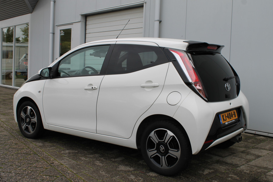 Toyota Aygo 1.0 VVT-i X-PLAY STANDVERW. ALARM DASHCAM + NAV