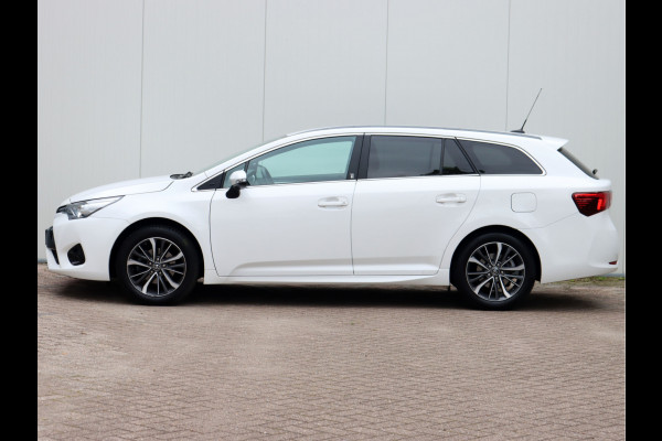 Toyota Avensis Touring Sports 1.8 VVT-i Dynamic | FM-Navi | Stoelverwarming | Rijstrooksensor