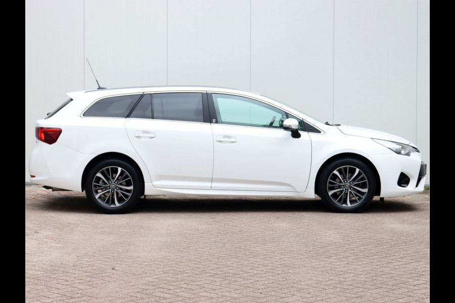 Toyota Avensis Touring Sports 1.8 VVT-i Dynamic | FM-Navi | Stoelverwarming | Rijstrooksensor