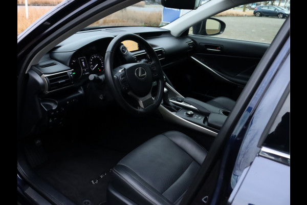 Lexus IS 300h Hybrid Luxury Line | Schuifdak | Quad Led | Stoelventilatie