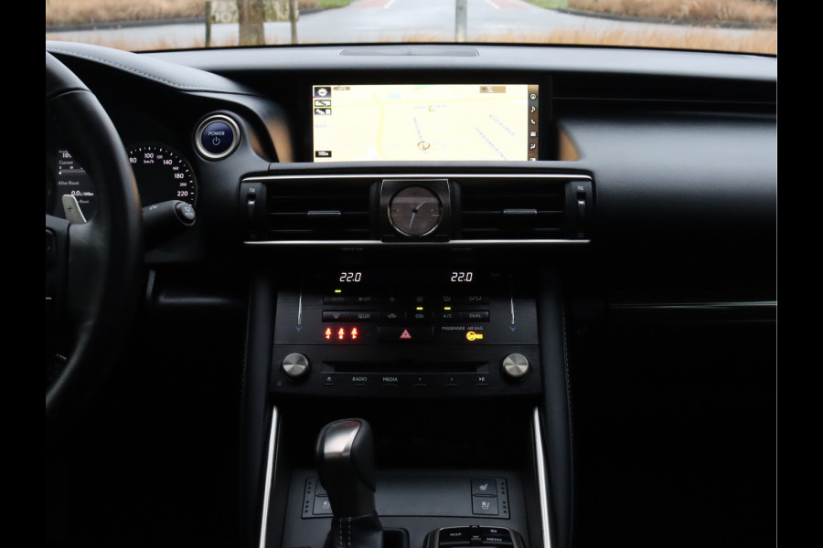 Lexus IS 300h Hybrid Luxury Line | Schuifdak | Quad Led | Stoelventilatie
