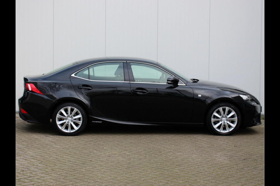 Lexus IS 300h 25th Edition | Stoelverwarming | Half Leder | PDC