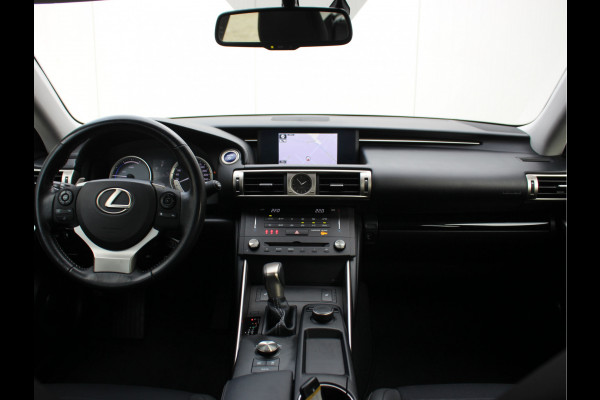 Lexus IS 300h 25th Edition | Stoelverwarming | Half Leder | PDC