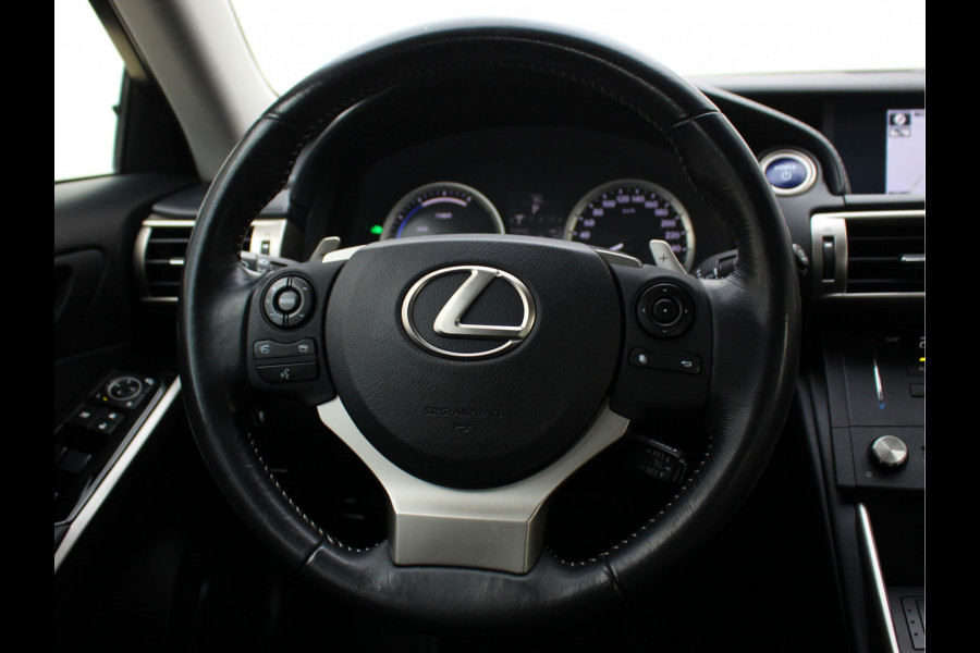 Lexus IS 300h 25th Edition | Stoelverwarming | Half Leder | PDC