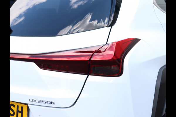 Lexus UX 250h AWD F Sport Premium | Mark Levinson | Stoelventilatie | Schuifdak