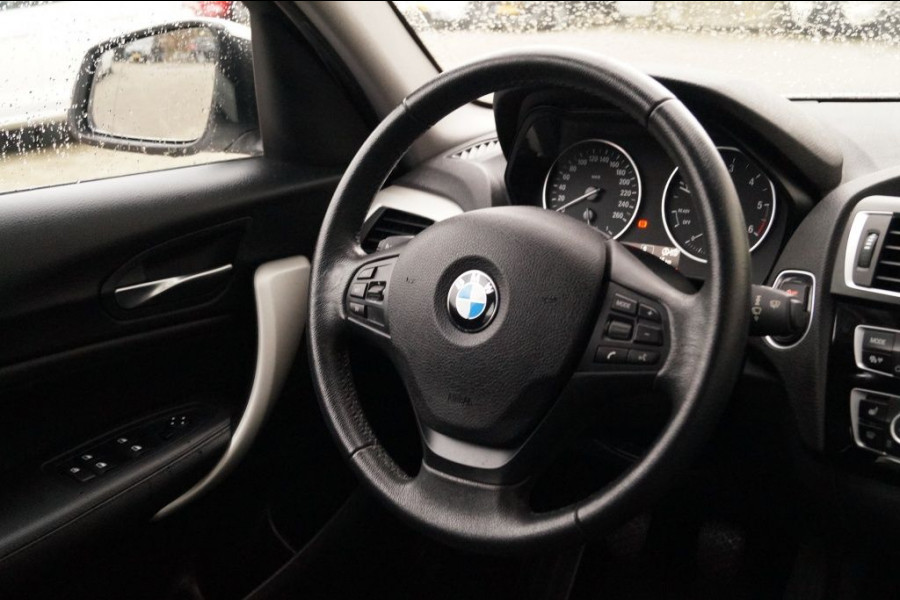 BMW 1-serie 118d 150pk xDrive Executive -LEER-LED-NAVI-PDC-