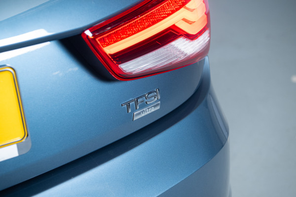 Audi A1 Sportback 1.0 TFSI Adrenalin S-line | Navigatie | 17inch Lichtmetalen velgen |